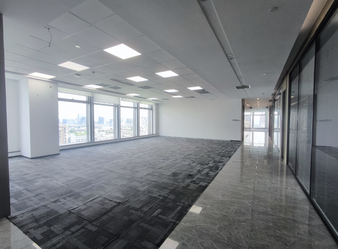 寶華中心辦公室出租，747平米，租金5.9元/㎡/天